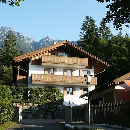 Ferienwohnung Almhuettenweg Dreitorspitze ガルミッシュ・パルテンキルヒェン エクステリア 写真